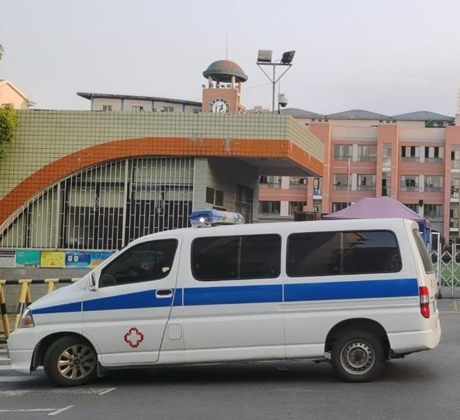 大名救护车出租护送骨折病人一公里多少钱